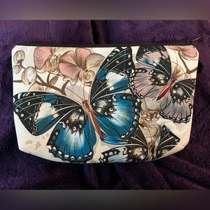 🆕White makeup bag with butterflies and flowers. NIB.
